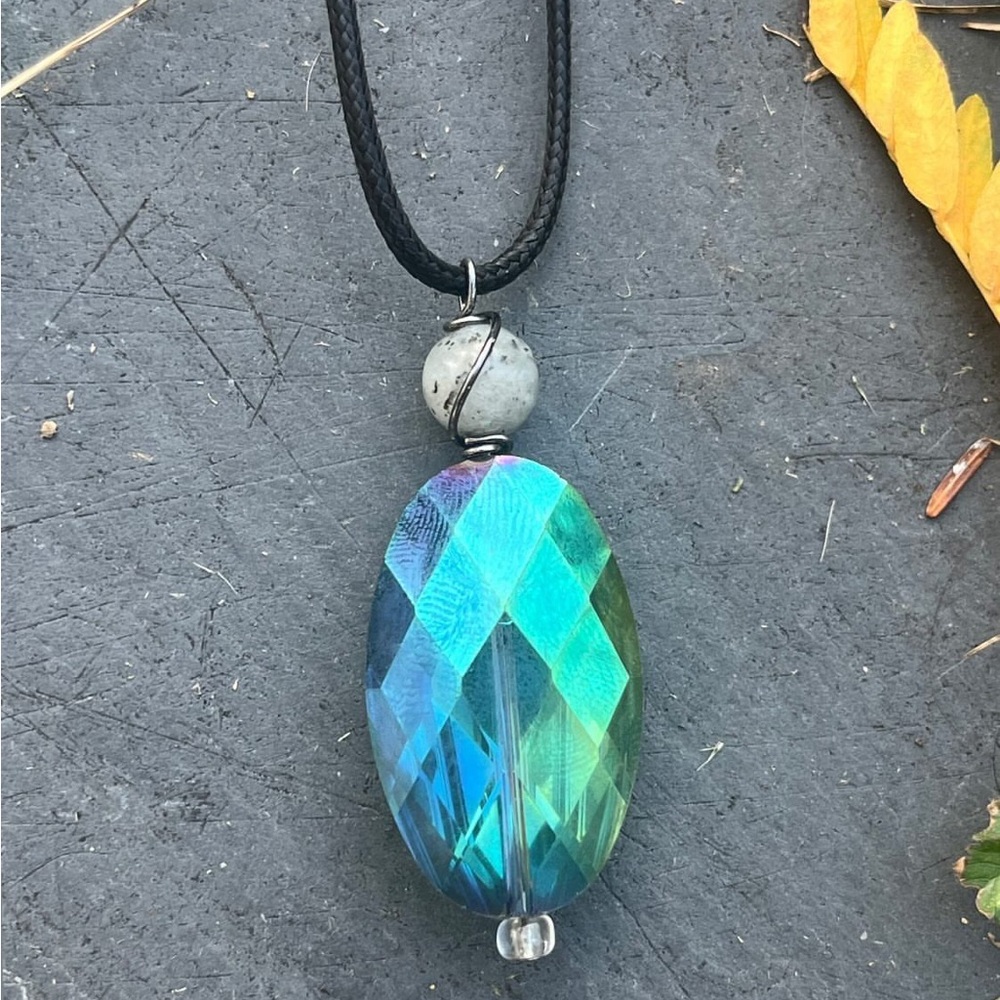 Elegant Blue and Green GLASS CRYSTAL Pendant Necklace